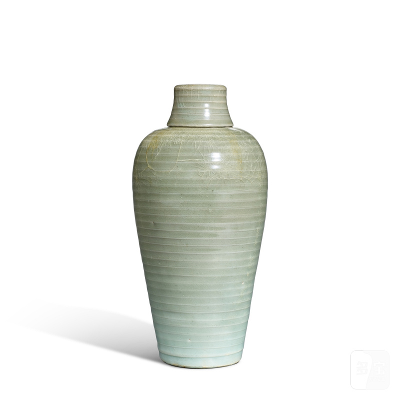 A Longquan celadon-glazed ribbed vase and cover, meiping, Southern Song dynasty | 南宋 龍泉窰青釉弦紋梅瓶連蓋 - 图2